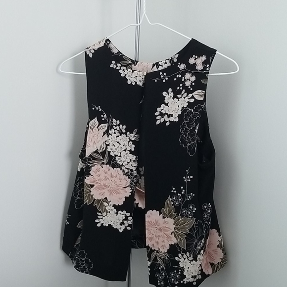 Dynamite Floral Top - Picture 2 of 4